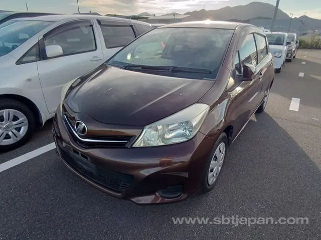 Toyota Vitz 2012 photo 2