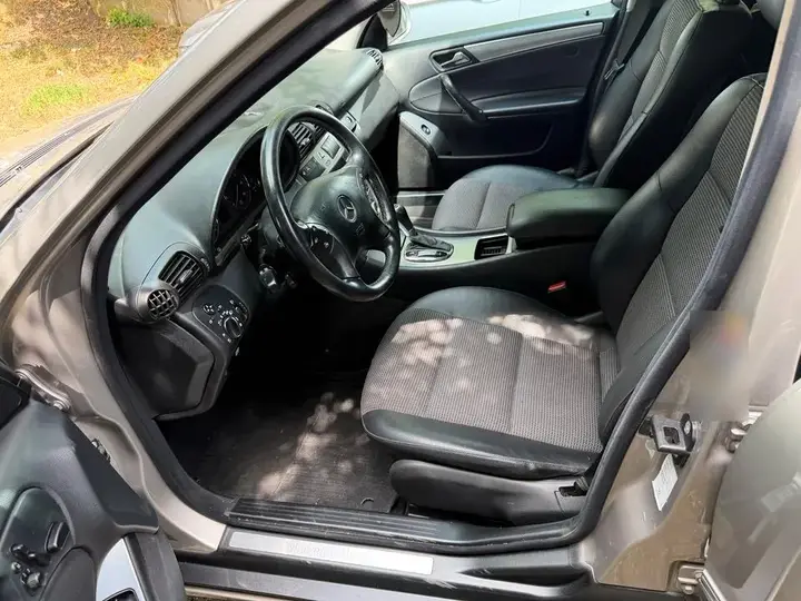 Mercedes-Benz C240
