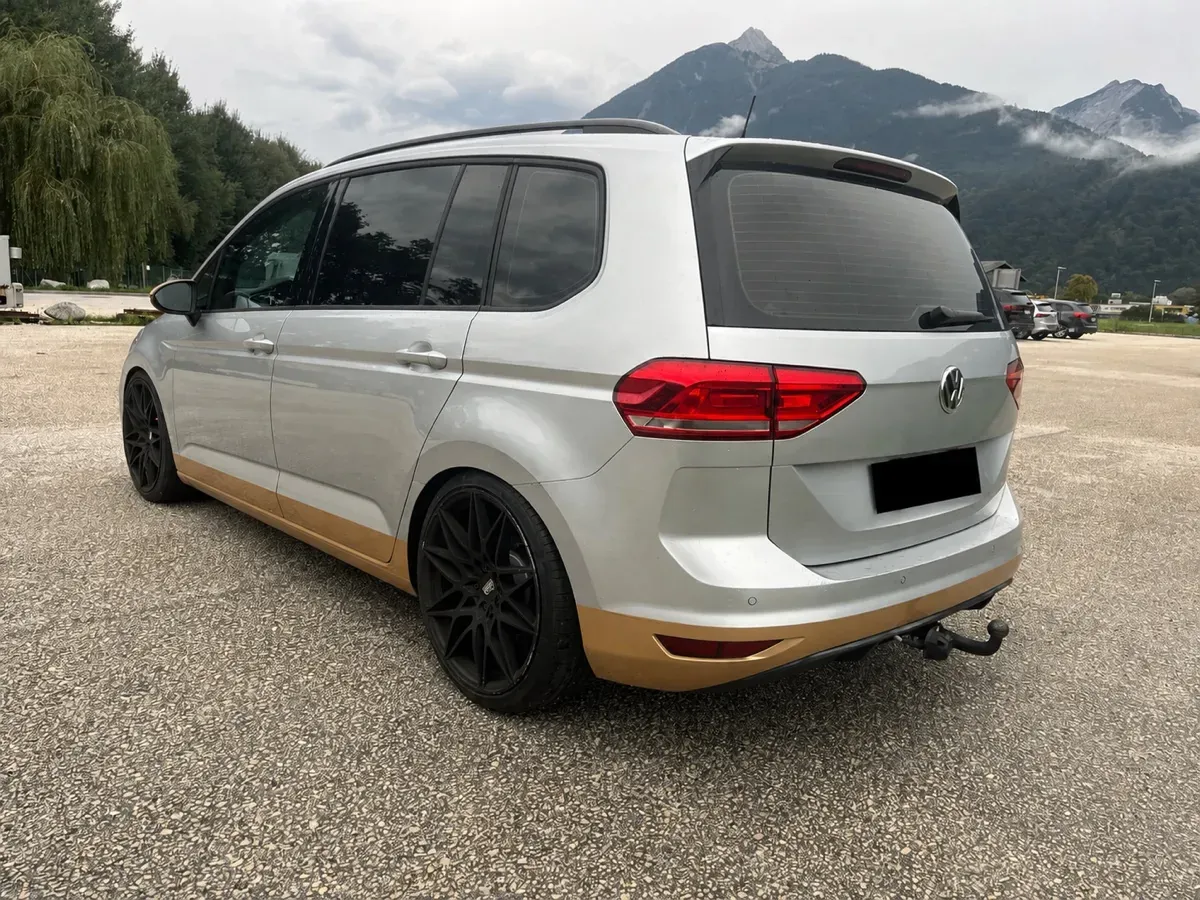 Volkswagen Touran 2018 photo 2