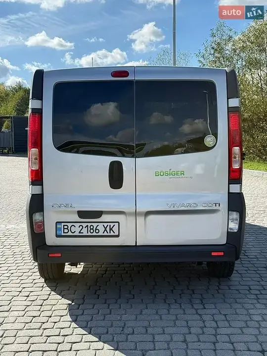 Opel Vivaro 2014 photo 2