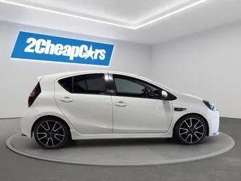 Toyota Aqua 2015 photo 5