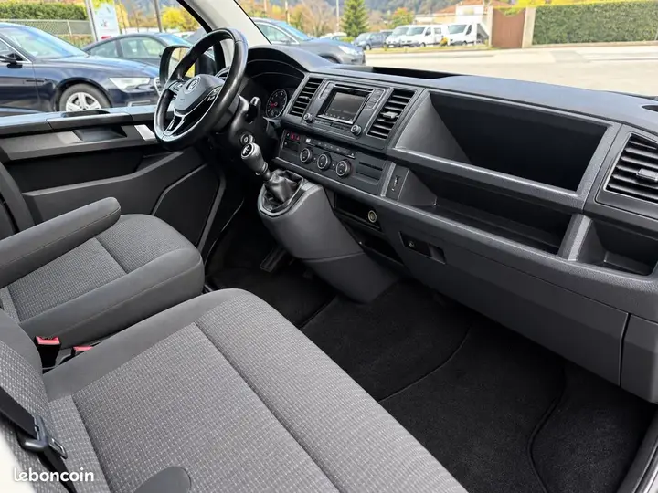 Volkswagen Caravelle 2019 photo 2