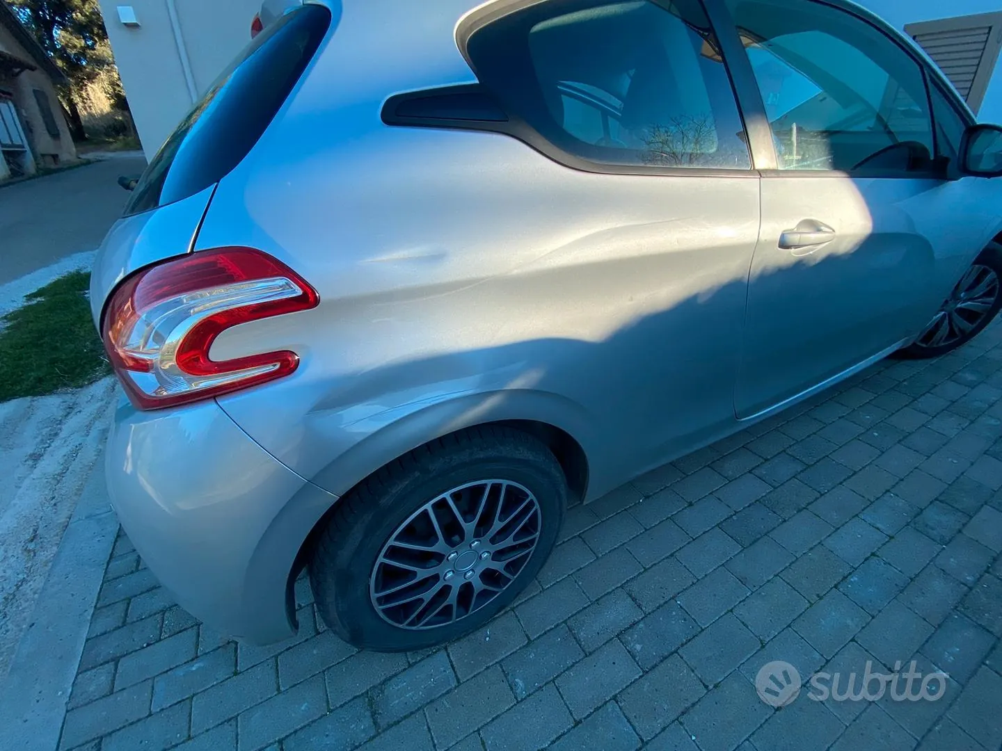 Peugeot 208 2012 photo 4