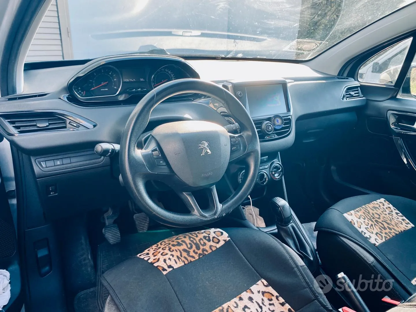 Peugeot 208 2012 photo 3
