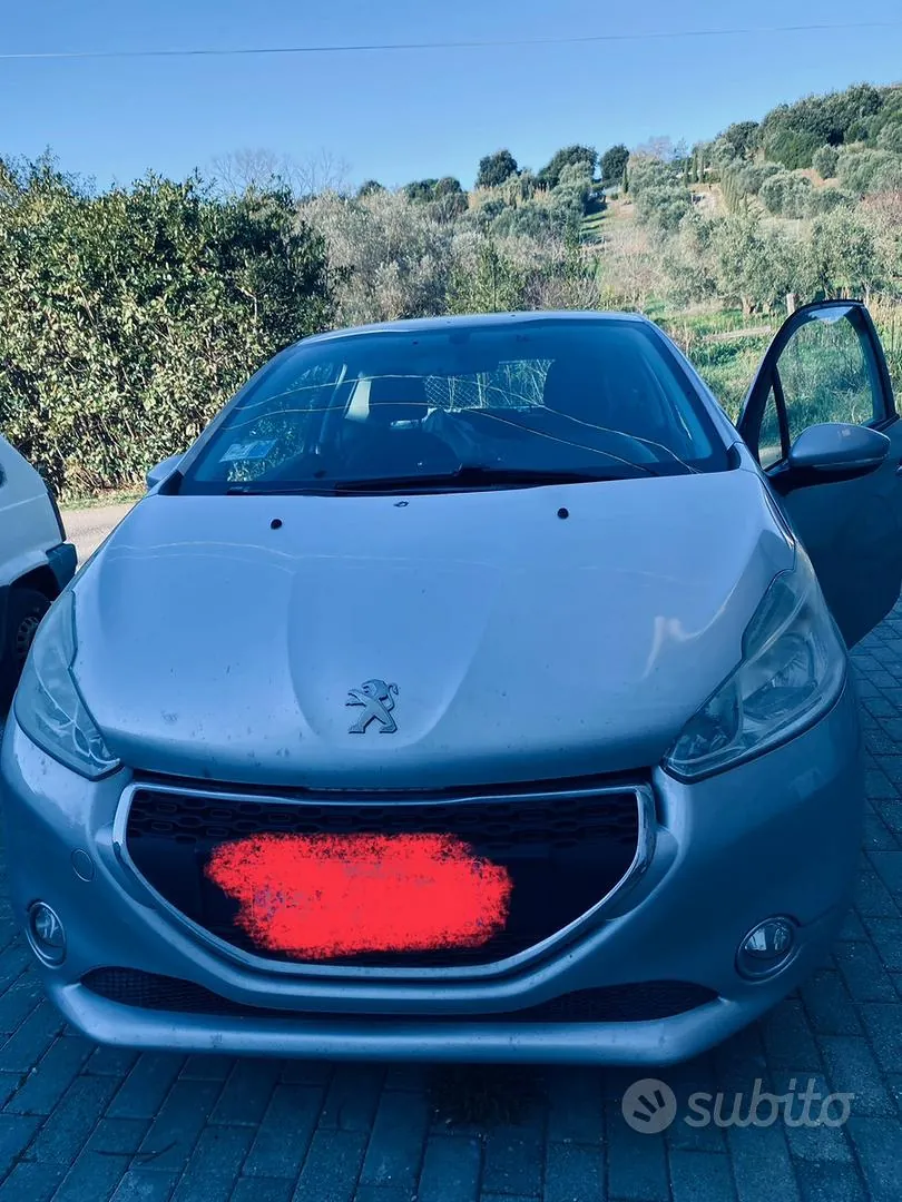 Peugeot 208 2012 photo 2