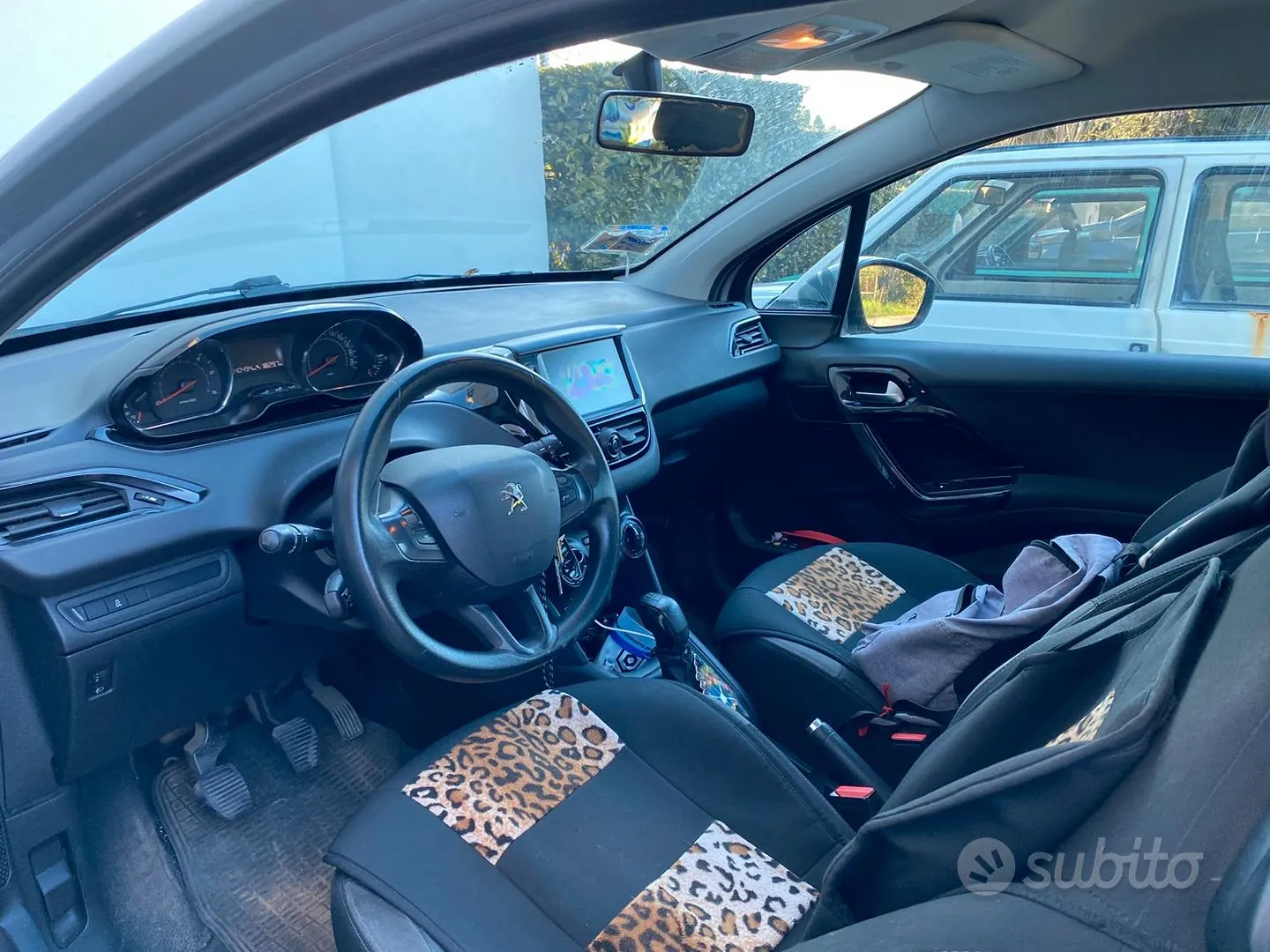 Peugeot 208 2012 photo 5