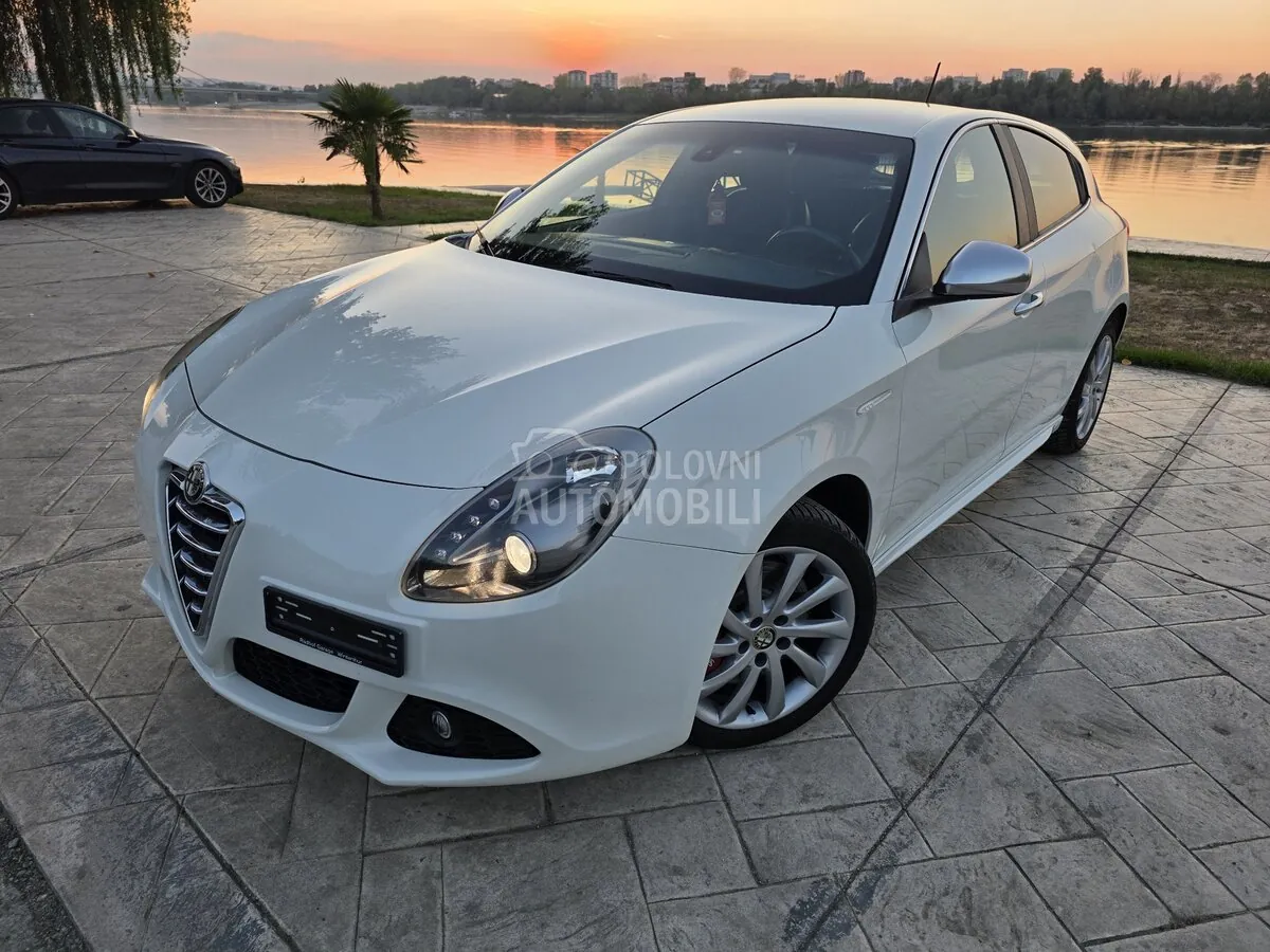 Alfa Romeo Giulietta 2011 photo 4