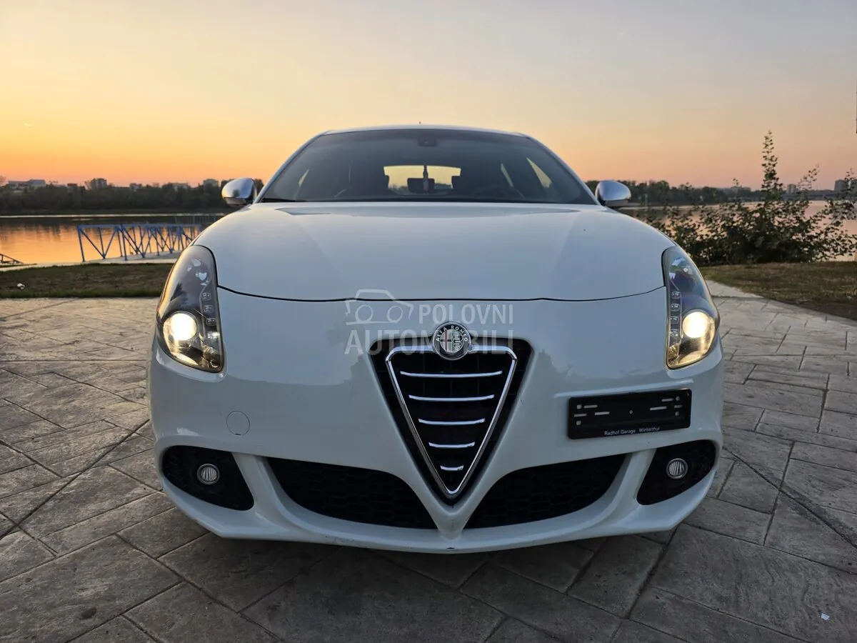 Alfa Romeo Giulietta 2011 photo 3