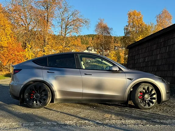 Tesla Model Y 2024 photo 4