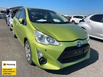 Toyota Aqua 2015 photo 2