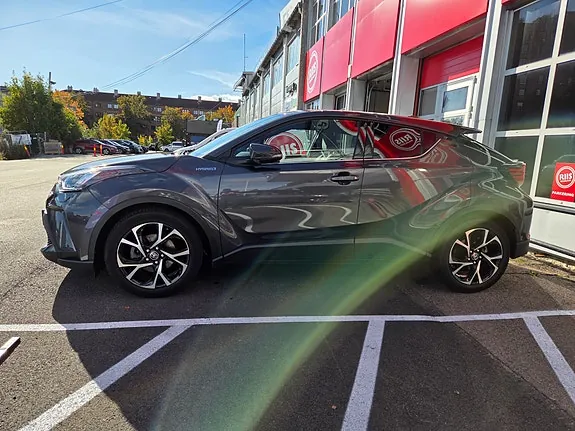 Toyota C-Hr 2020 photo 2