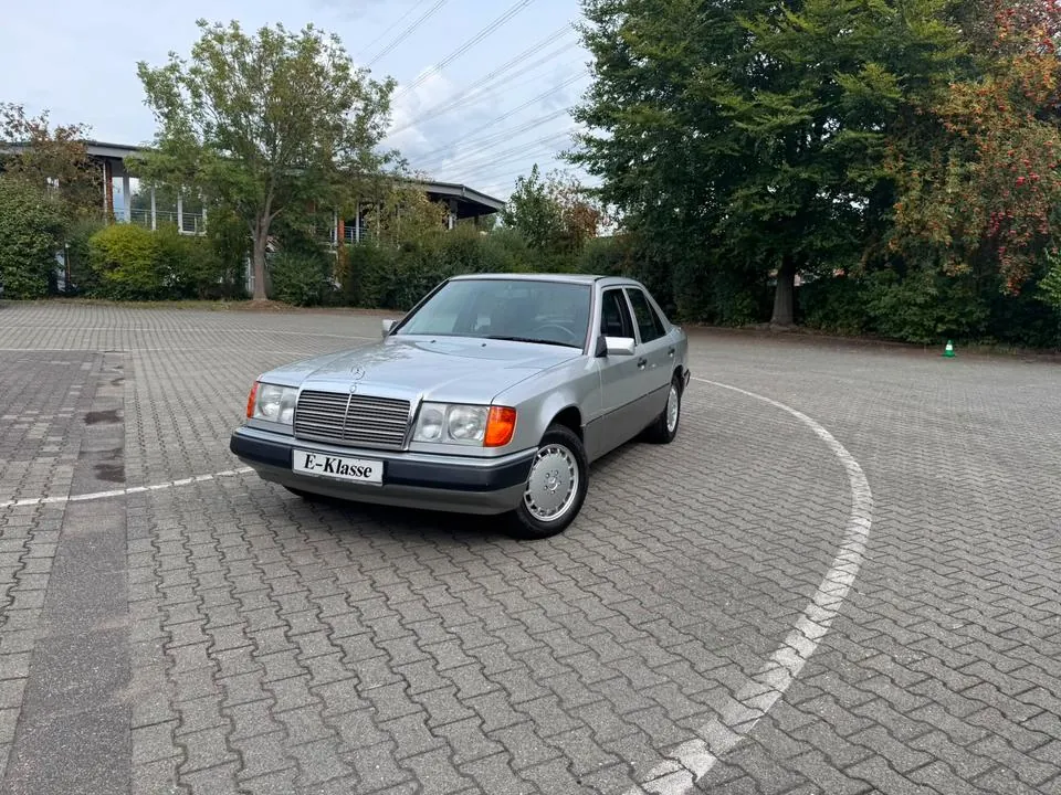 Mercedes-Benz 200E