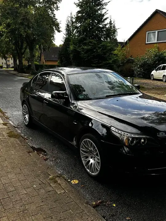 BMW 523I