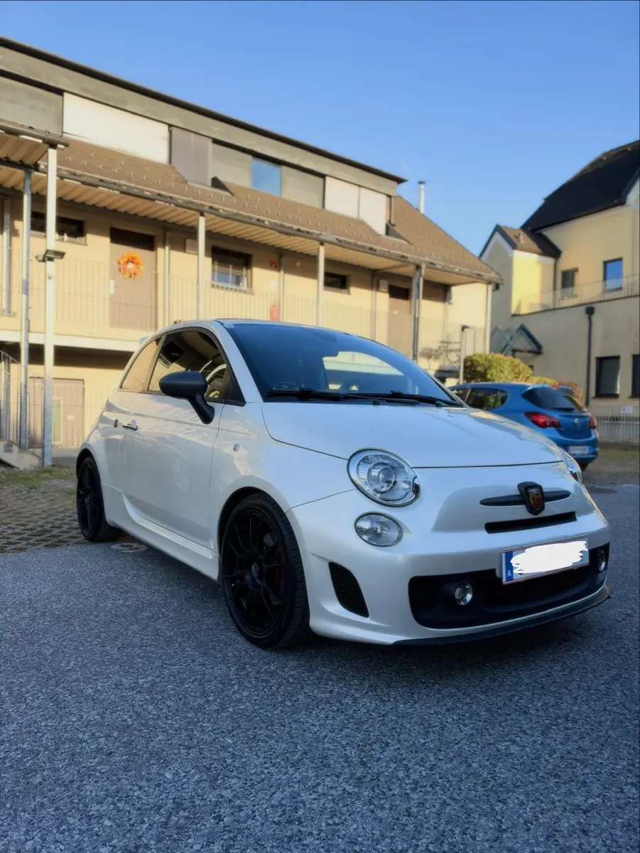 Abarth 500 2010 photo 2