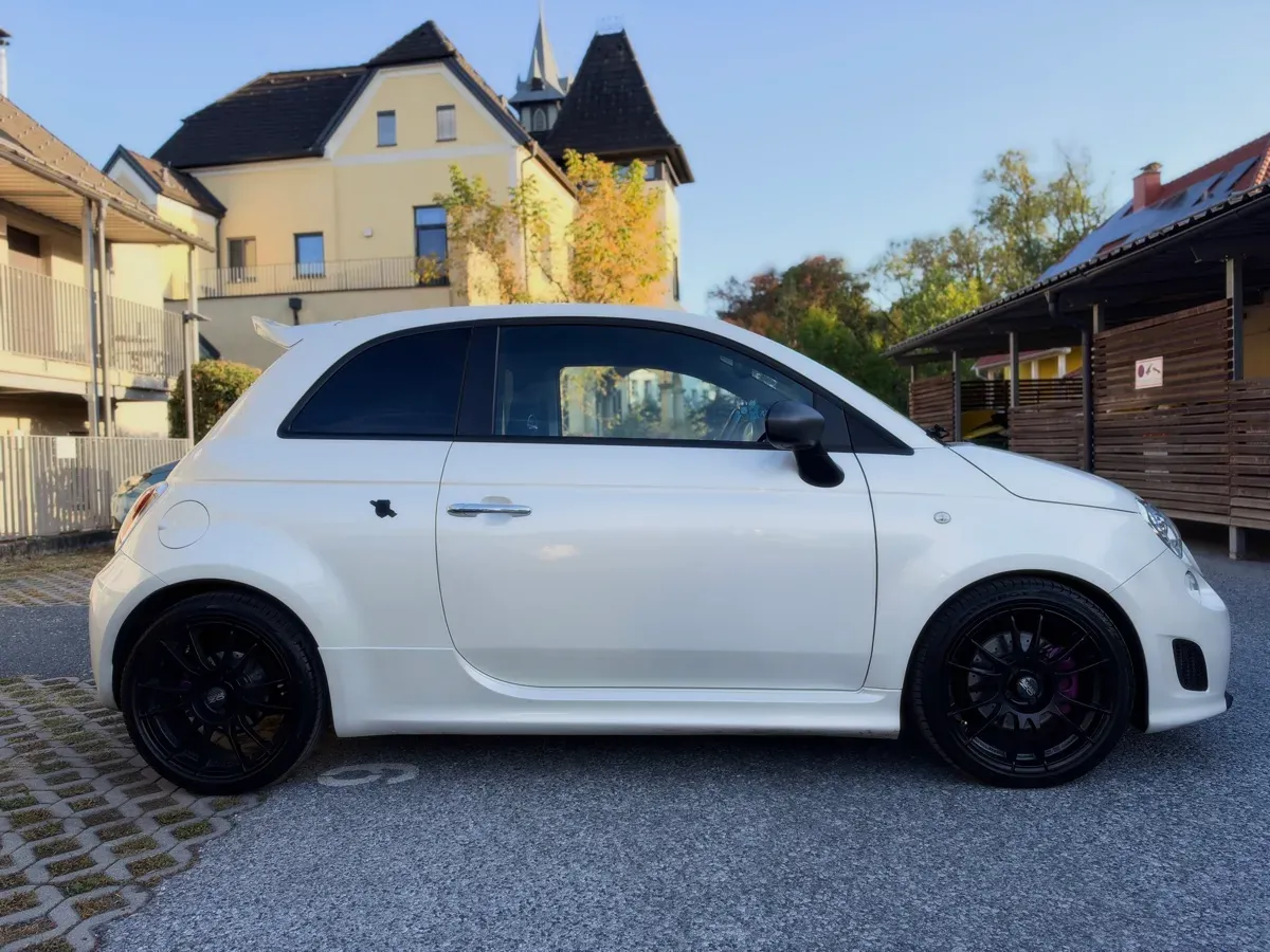 Abarth 500 2010 photo 3