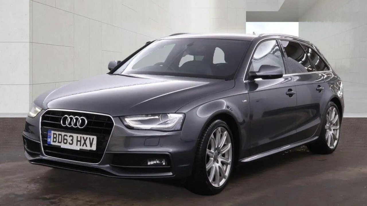 Audi A4 2013 photo 2