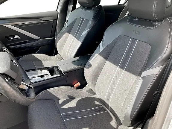 Opel Astra 2024 photo 4