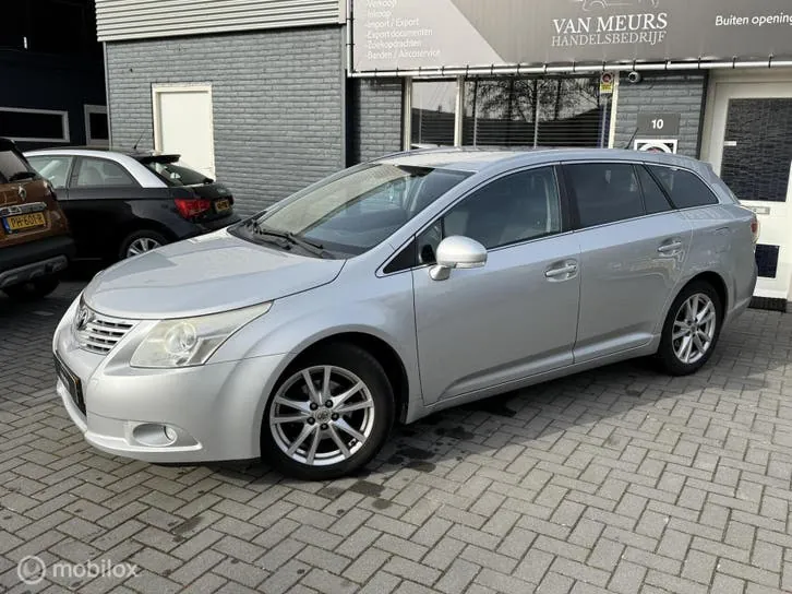 Toyota Avensis 2011 photo 2
