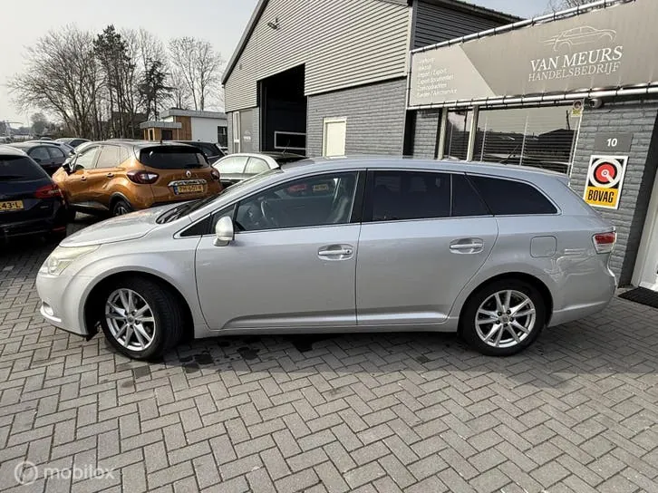 Toyota Avensis 2011 photo 3