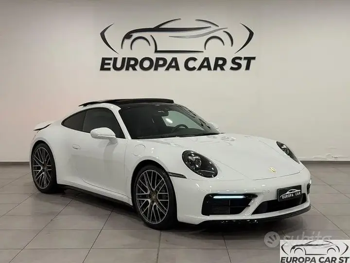 Porsche 911 2022 photo 2