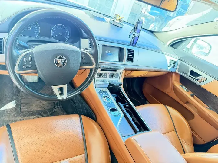 Jaguar Xf 2015 photo 5