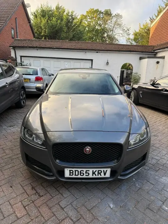 Jaguar Xf 2015 photo 2