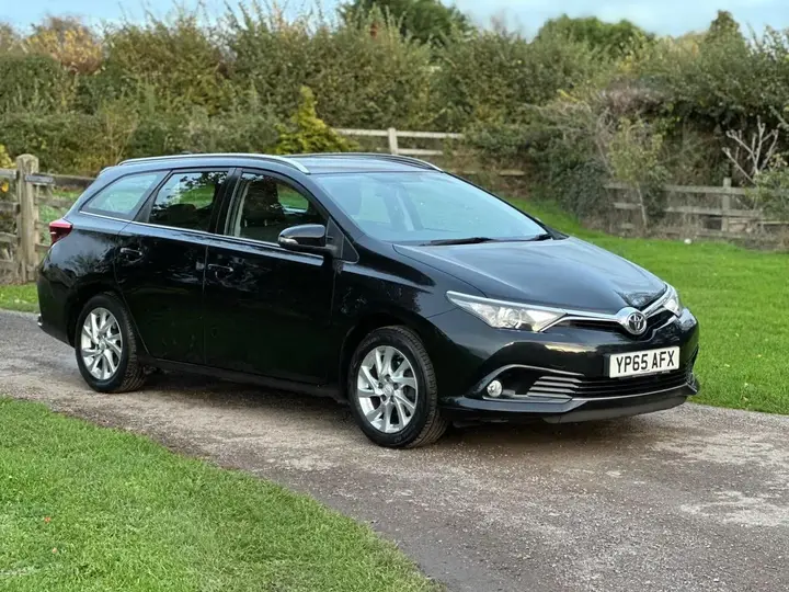 Toyota Auris 2015 photo 4