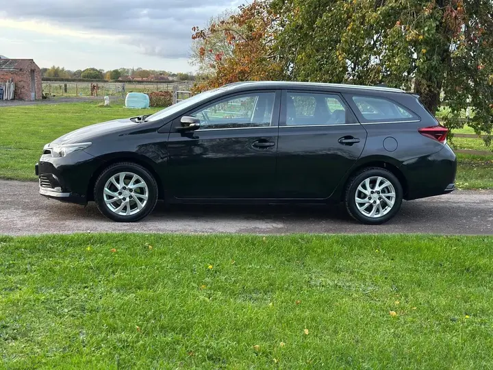 Toyota Auris 2015 photo 5