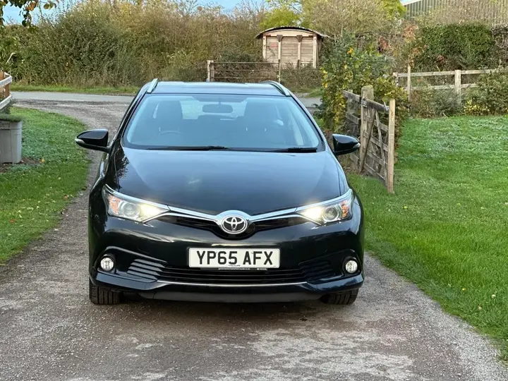Toyota Auris 2015 photo 3