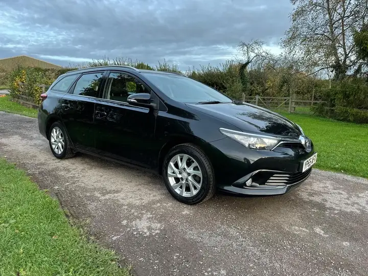 Toyota Auris 2015 photo 2