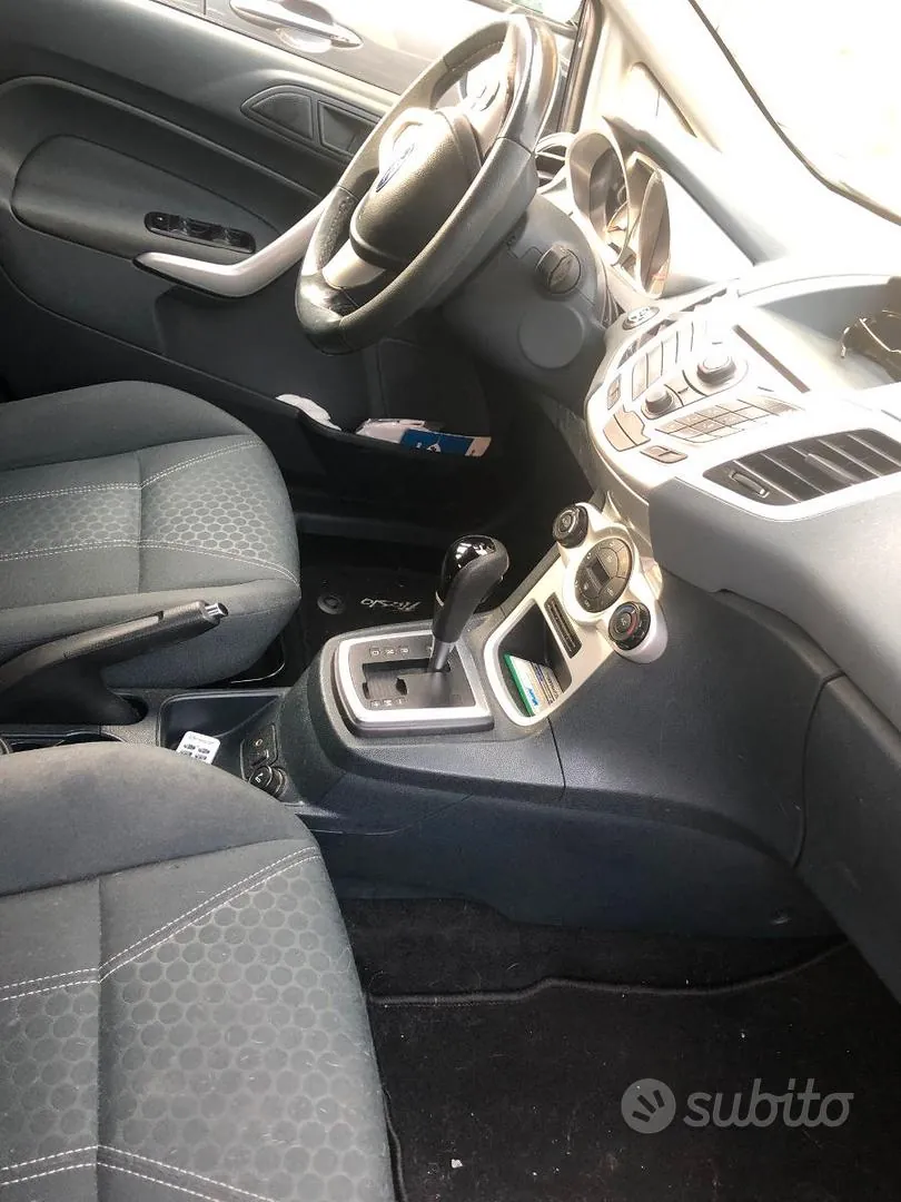 Ford Fiesta 2011 photo 5