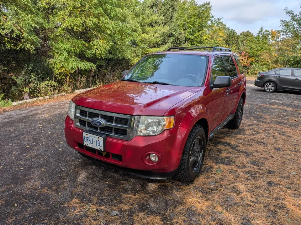 Ford Escape 2010 photo 2