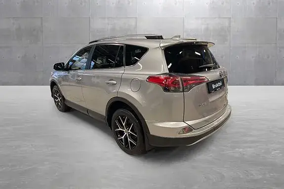 Toyota Rav4 2017 photo 3