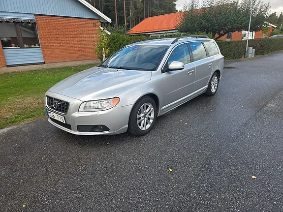 Volvo V70 2012 photo 2