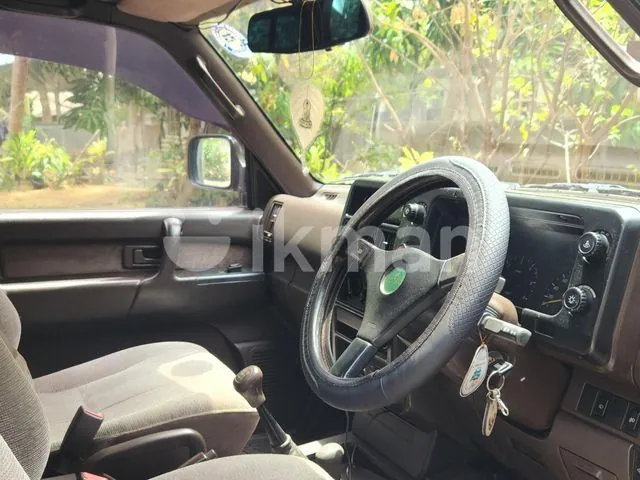 Isuzu Bighorn 1989 photo 5