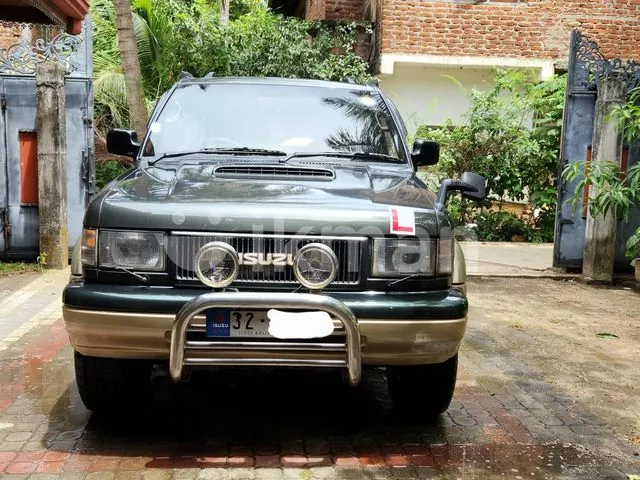 Isuzu Bighorn 1989 photo 4