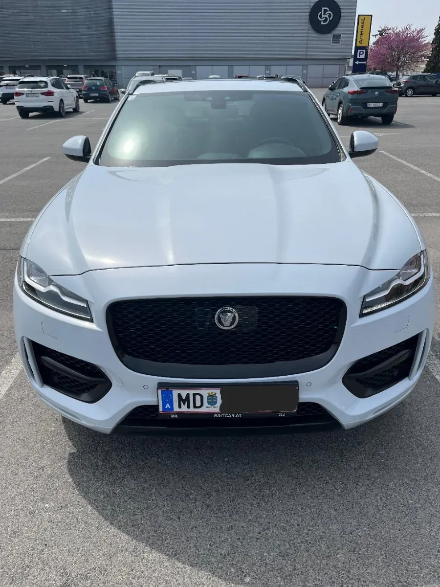 Jaguar F-Pace 2017 photo 2