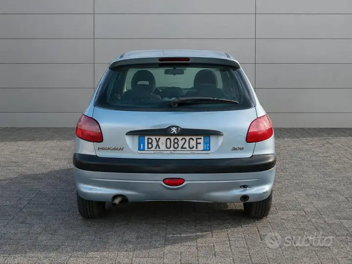 Peugeot 206 2002 photo 2