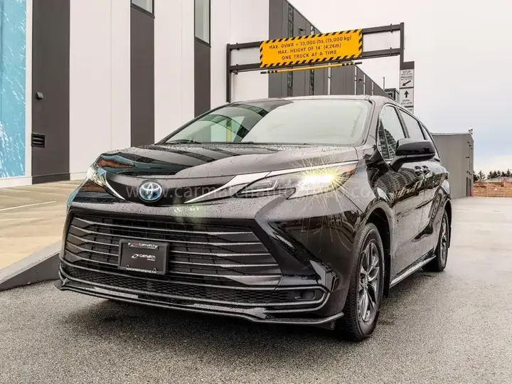Toyota Sienna 2025 photo 2