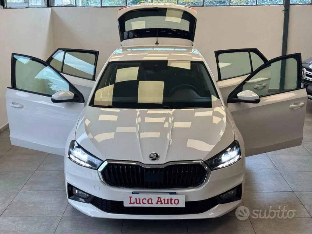 Skoda Fabia 2023 photo 2