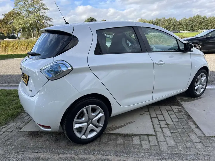 Renault Zoe 2017 photo 2
