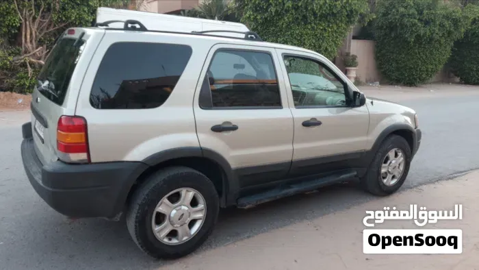 Ford Escape 2005 photo 2