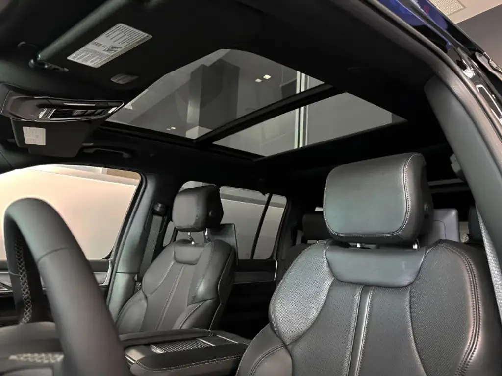 Jeep Grand Wagoneer 2026 photo 4