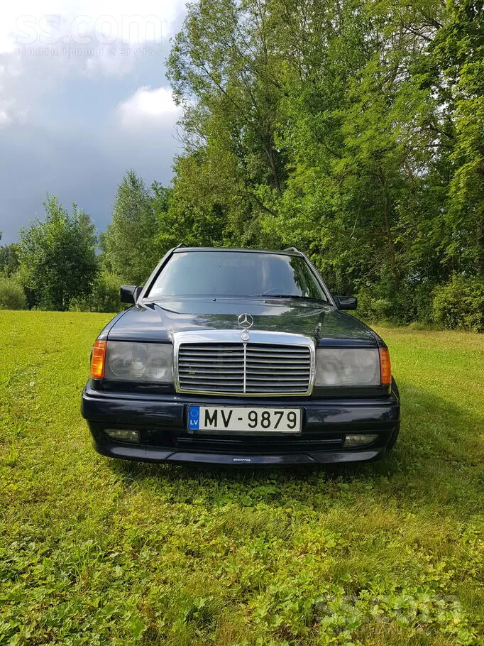 Mercedes-Benz E300 1989 photo 2