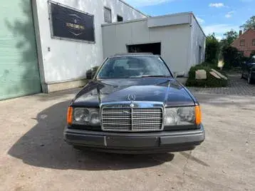 Mercedes-Benz 300Ce 1989 photo 3