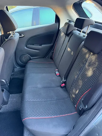 Mazda 2 2011 photo 3