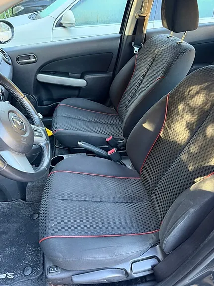 Mazda 2 2011 photo 4