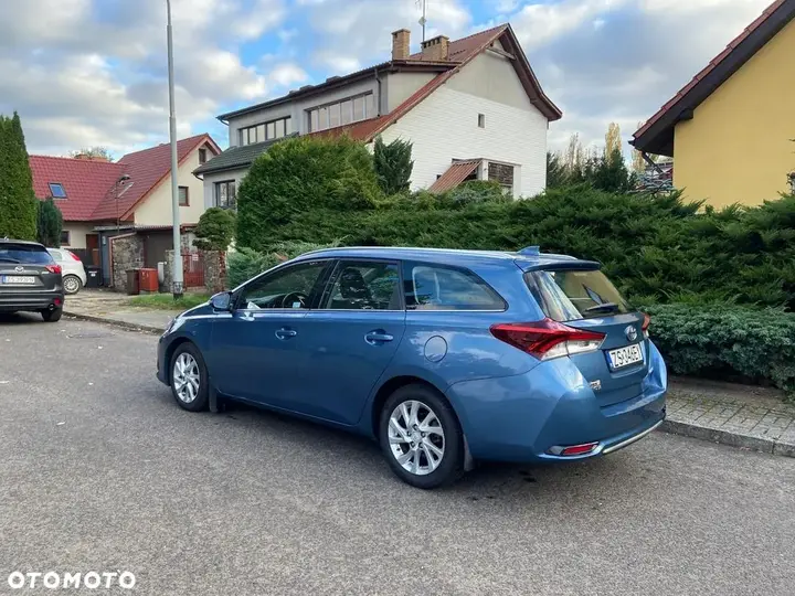 Toyota Auris 2015 photo 4