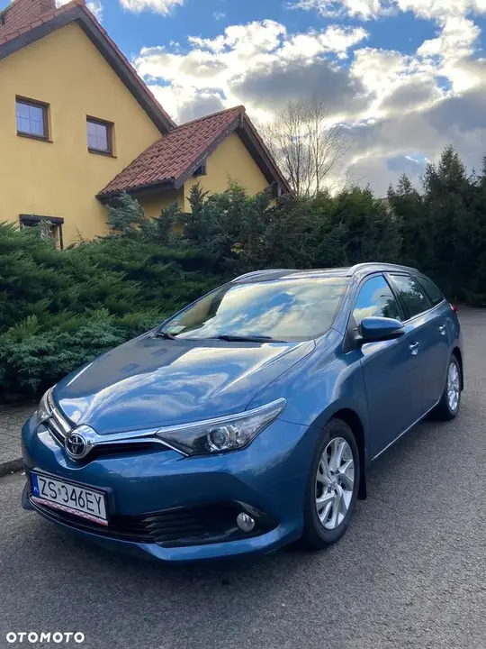 Toyota Auris 2015 photo 2