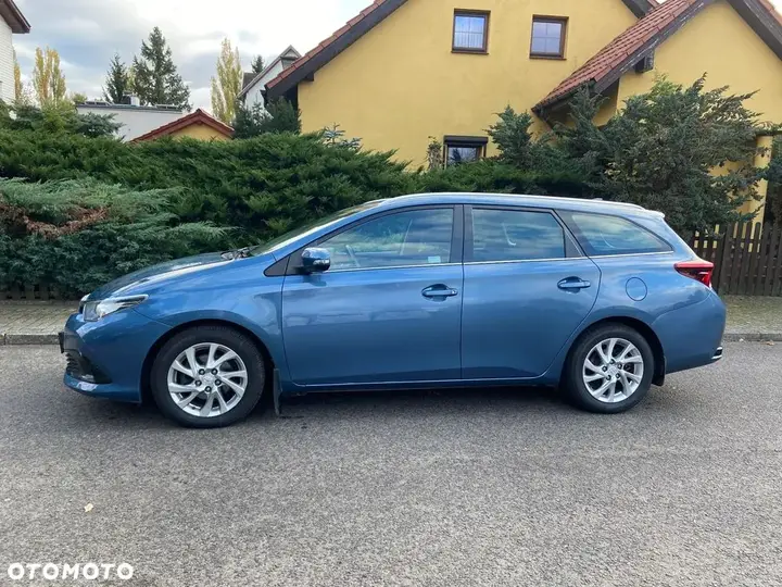 Toyota Auris 2015 photo 3